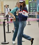 Access_Kardashian_28429~0.jpg