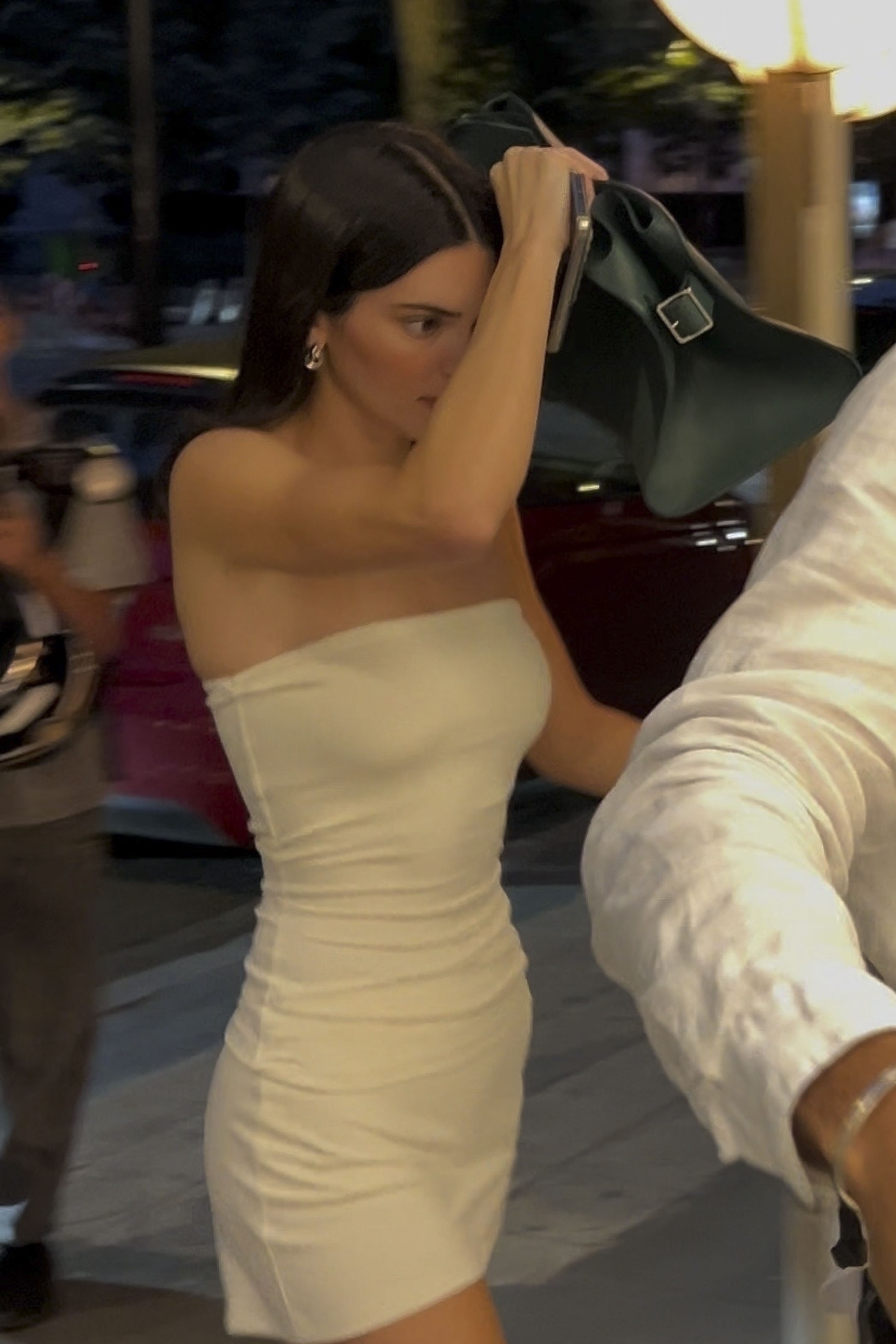 Access_Kardashian_281229~0.jpg