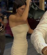 Access_Kardashian_281229~0.jpg