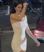 Access_Kardashian_281429~0.jpg