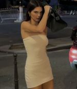 Access_Kardashian_281729~0.jpg