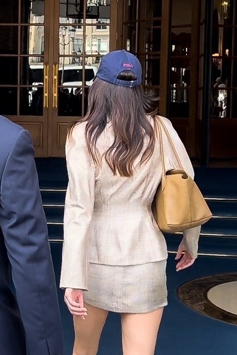Access_Kardashian_28829~0.jpg