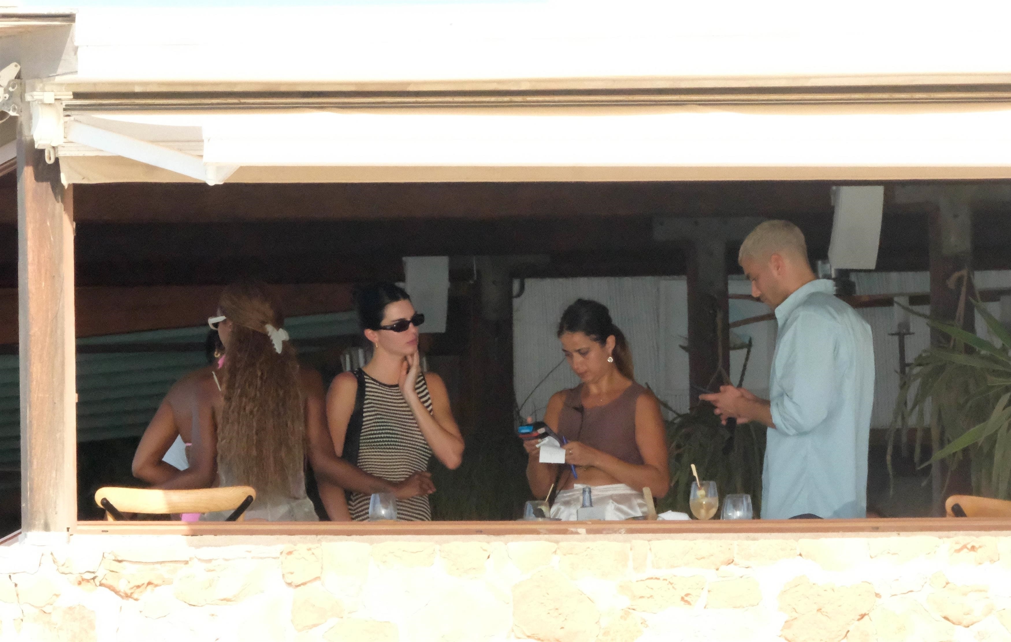 Access_Kardashian_28129.jpg