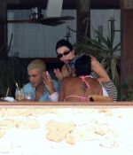 Access_Kardashian_281429.jpg