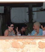 Access_Kardashian_28329.jpg