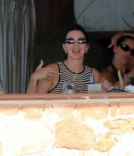 Access_Kardashian_28729.jpg