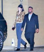 Access_Kardashian_14~0.jpg