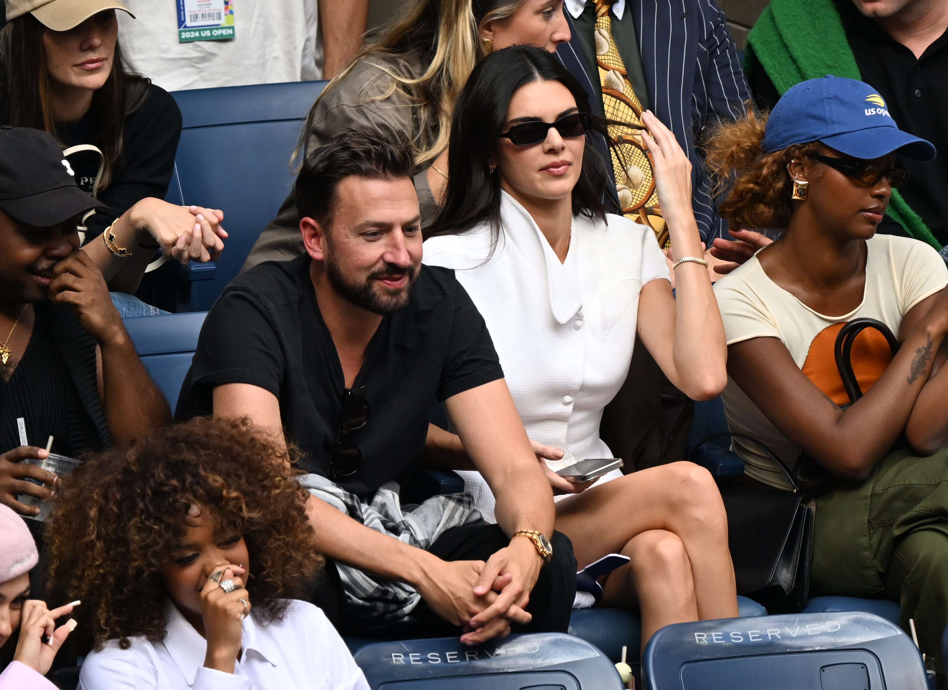 Access_Kardashian_281229~0.jpg
