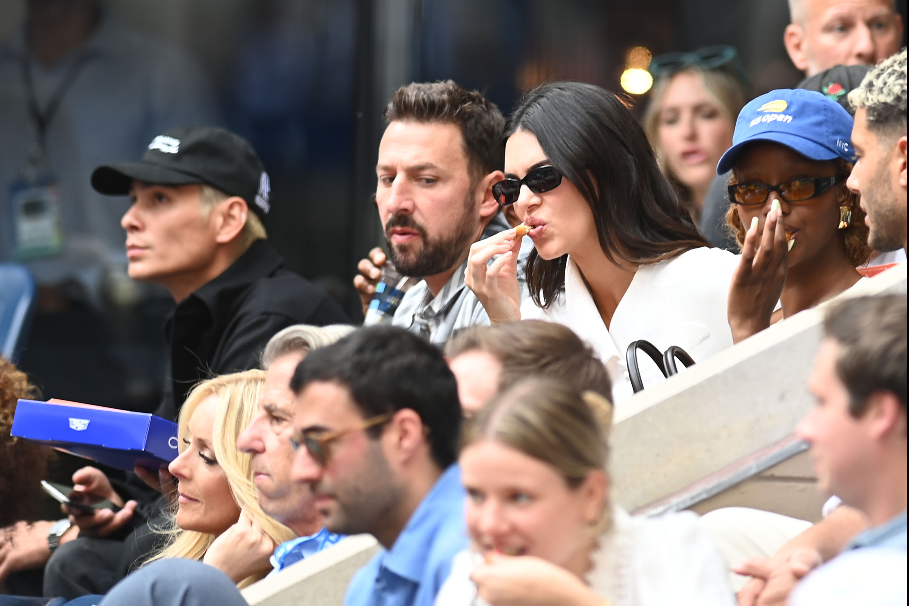 Access_Kardashian_28329~0.jpg
