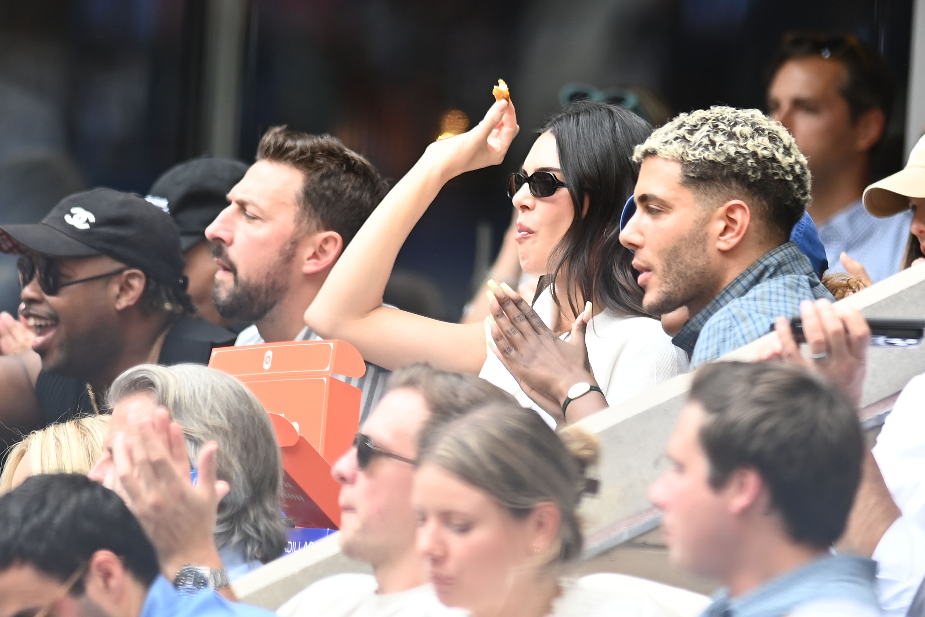 Access_Kardashian_28429~0.jpg