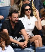Access_Kardashian_281229~0.jpg