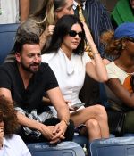 Access_Kardashian_281429~0.jpg