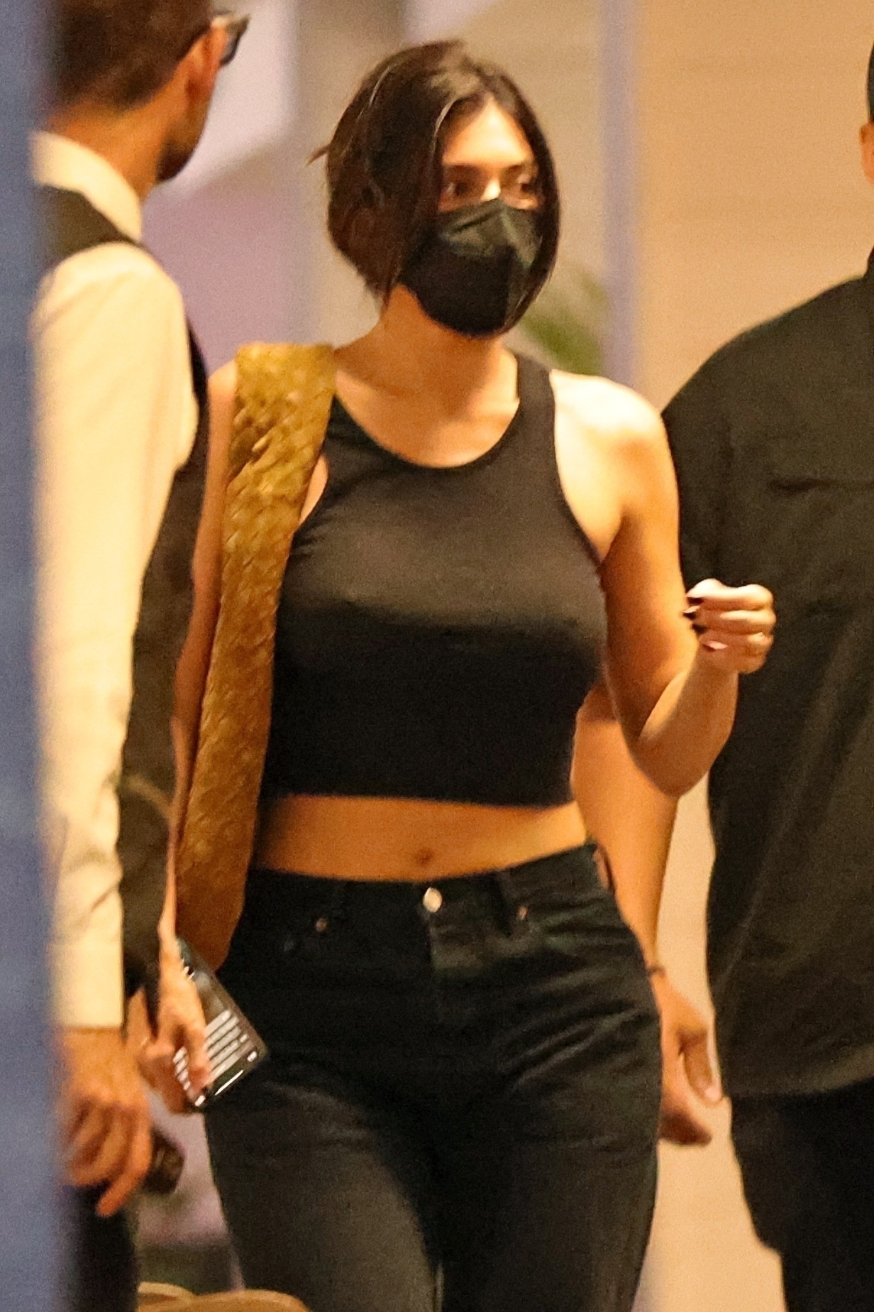 Access_Kardashian_14~0.jpg