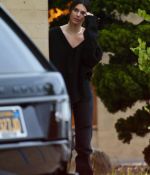 Access_Kardashian_1~0.jpg