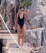 Access_Kardashian_130.jpg