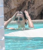 Access_Kardashian_76.jpg