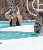 Access_Kardashian_78.jpg