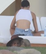 Access_Kardashian_3.jpg