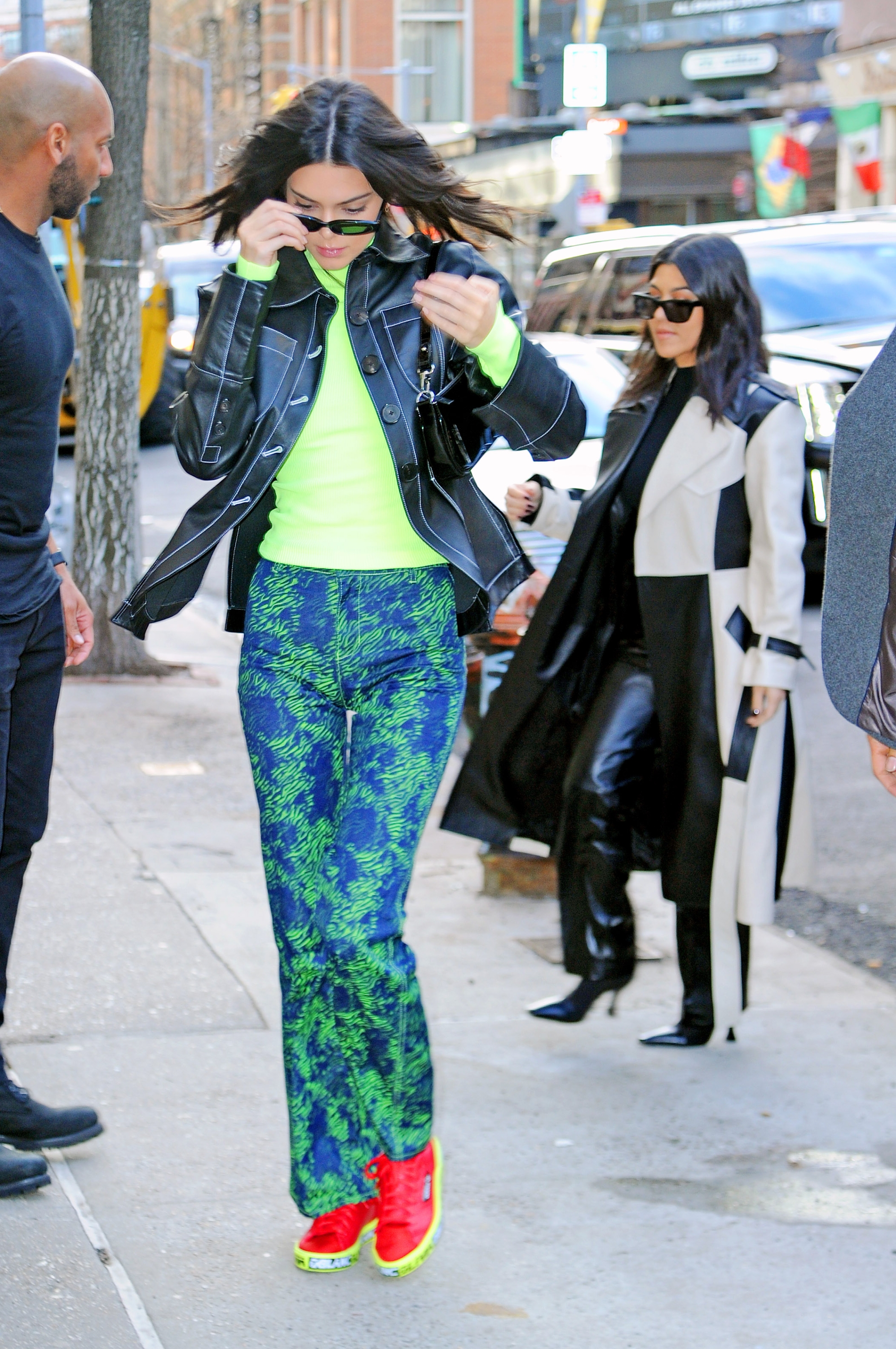 Access_Kardashian_1~0.jpg