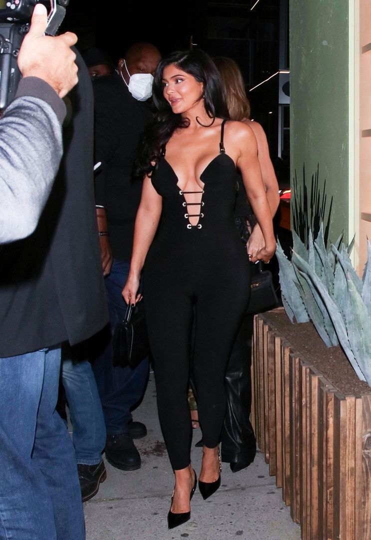 Access_Kardashian_012~0.jpg