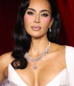 Access_Kardashian_282829.jpg