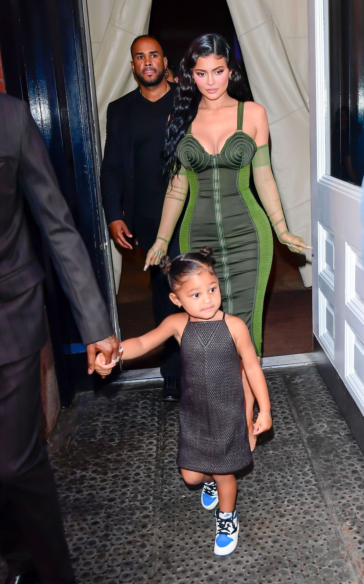Access_Kardashian_001.jpg