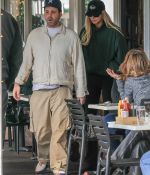 Access_Kardashian_281229.jpg