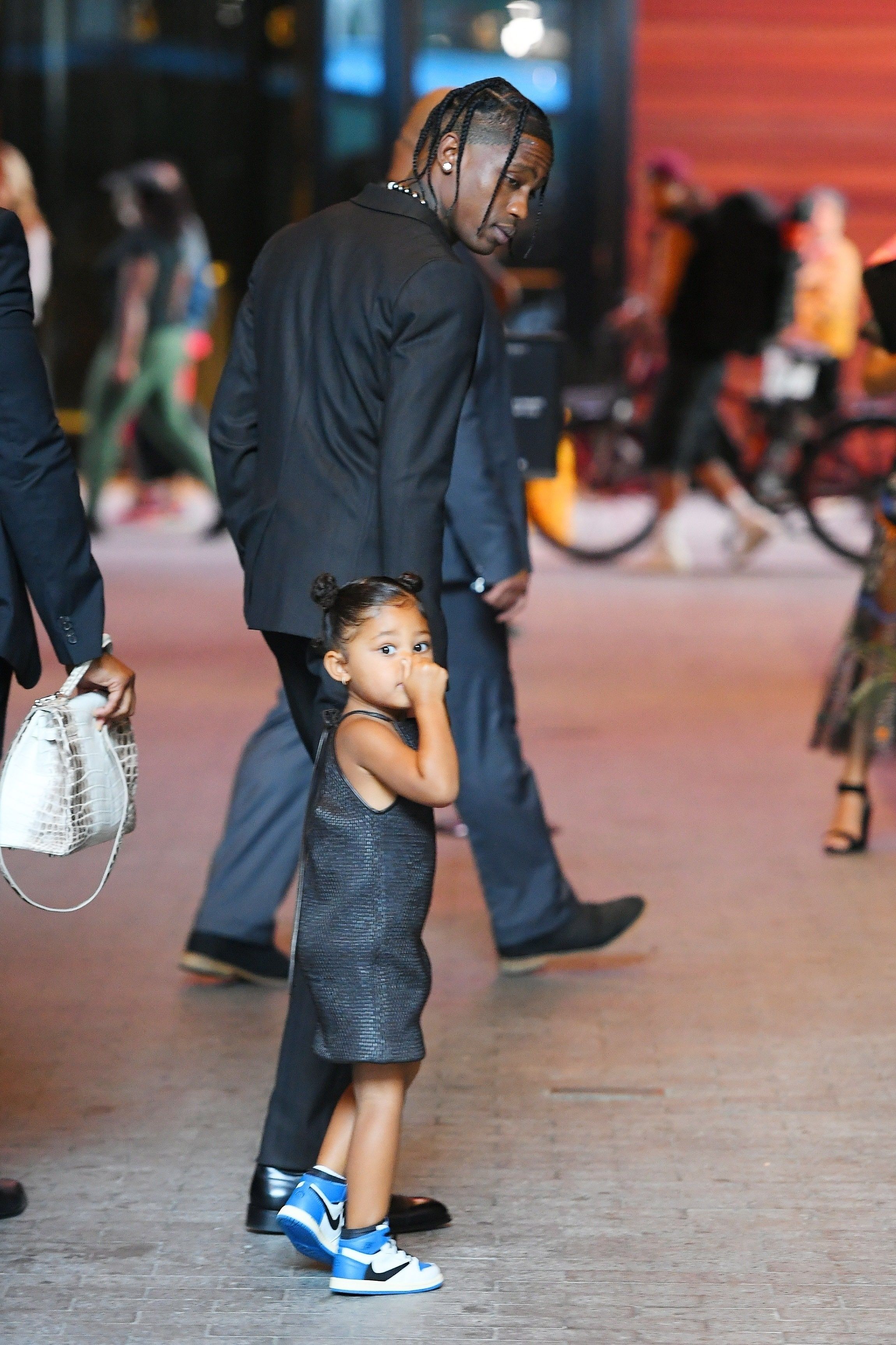 Access_Kardashian_001.jpg