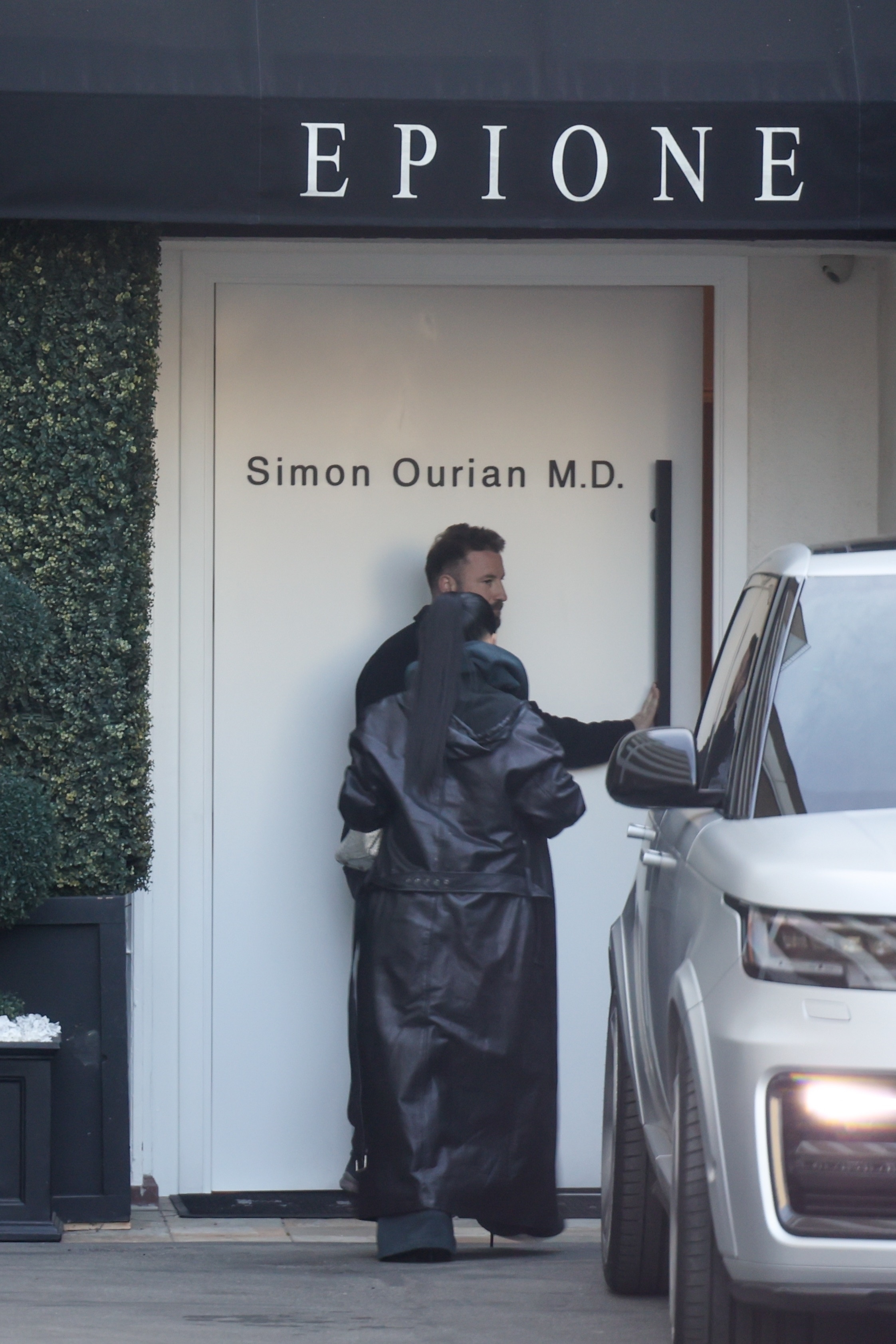 Access_Kardashian_281129.jpg