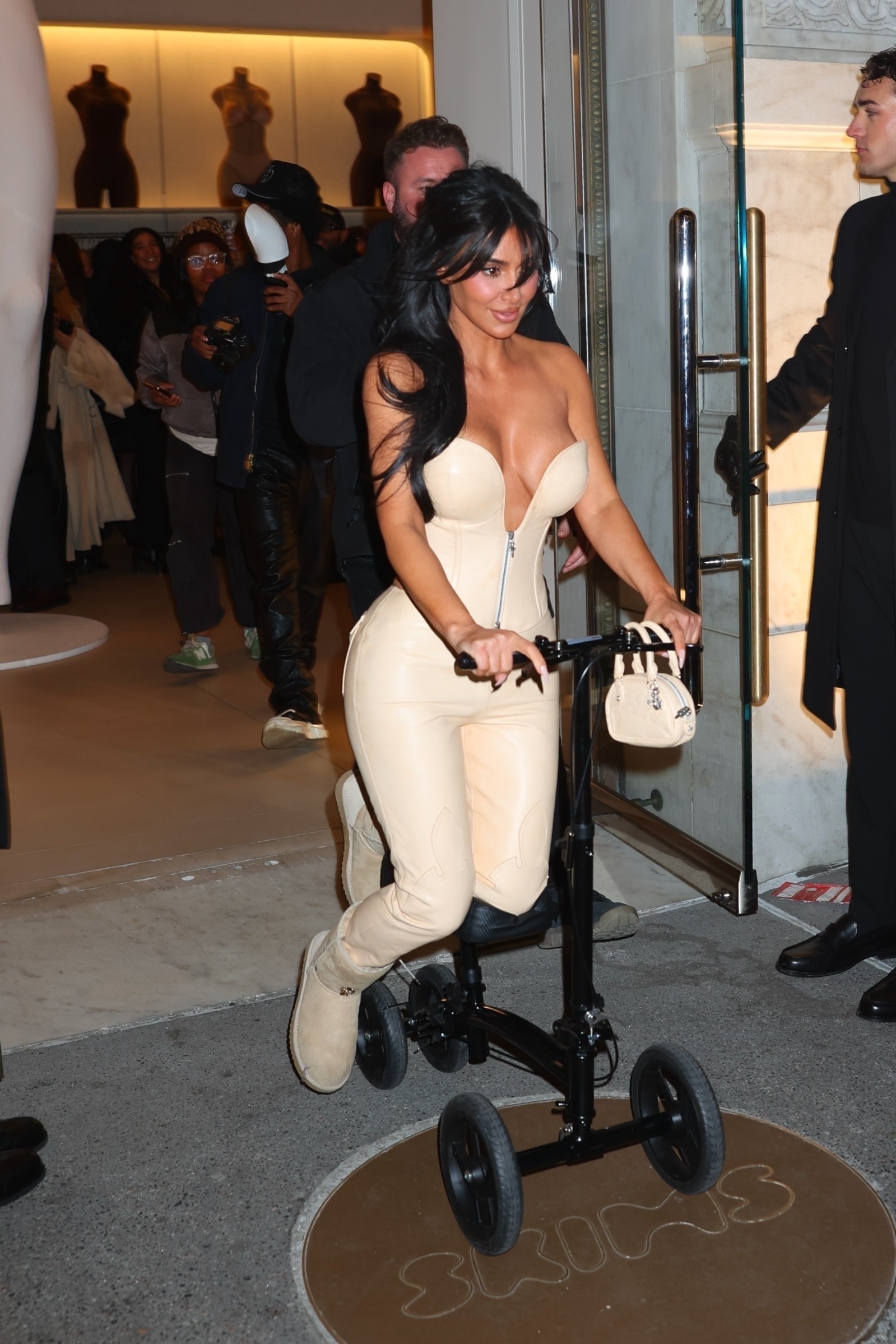 Access_Kardashian_281229.jpg