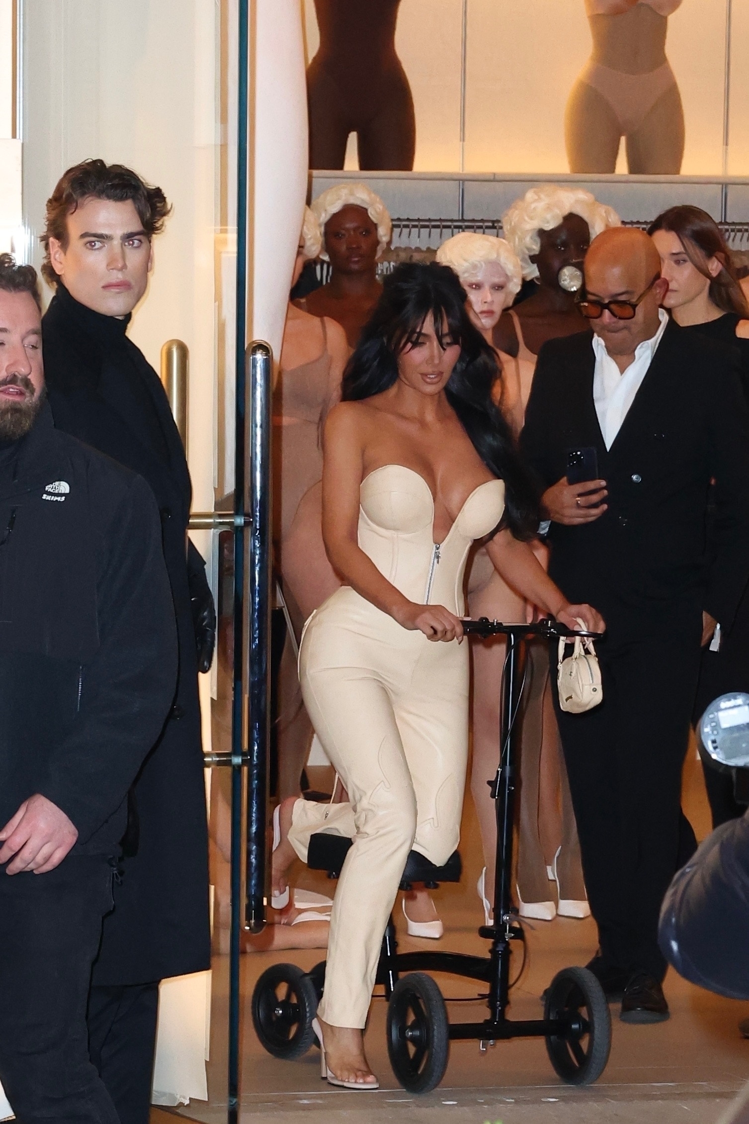 Access_Kardashian_28729.jpg