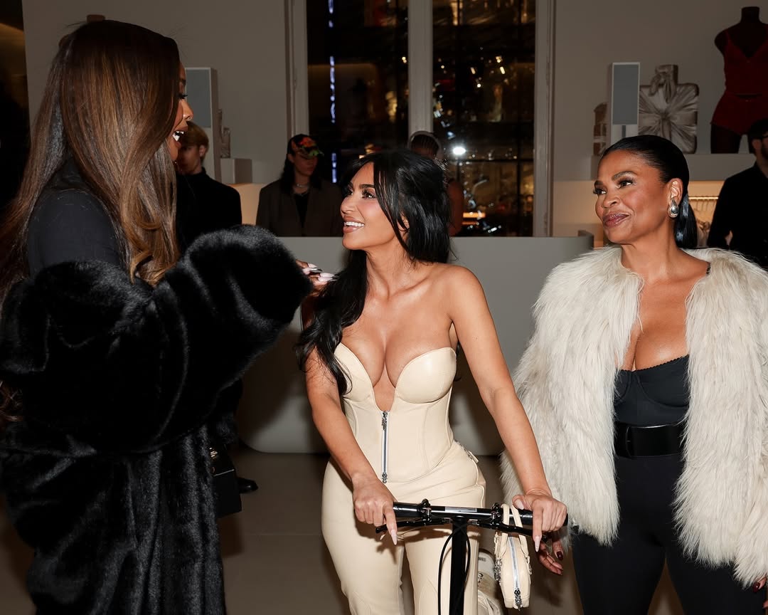 Access_Kardashian_24~0.jpg