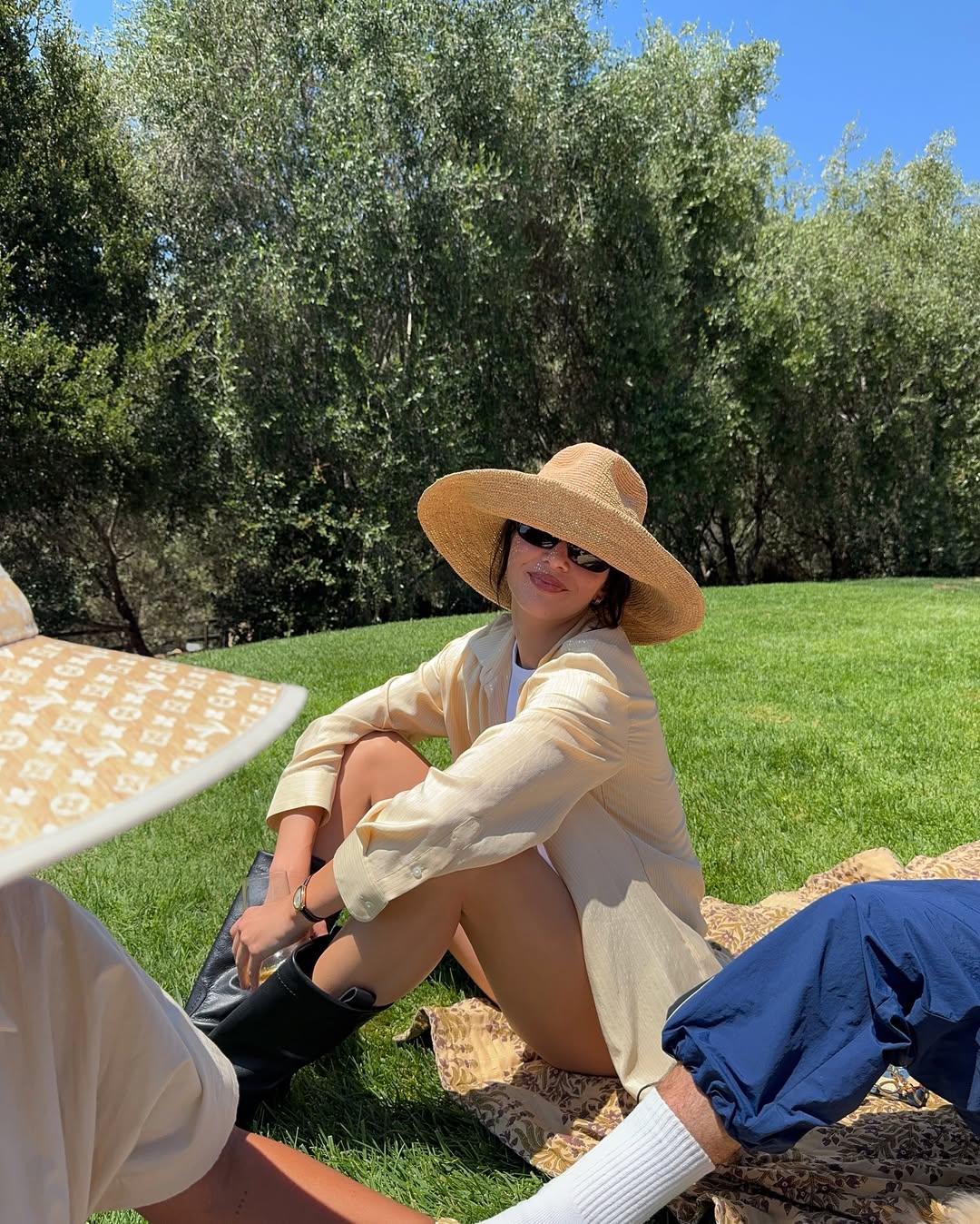 Access_Kardashian_1~7.jpg