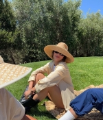 Access_Kardashian_1~7.jpg