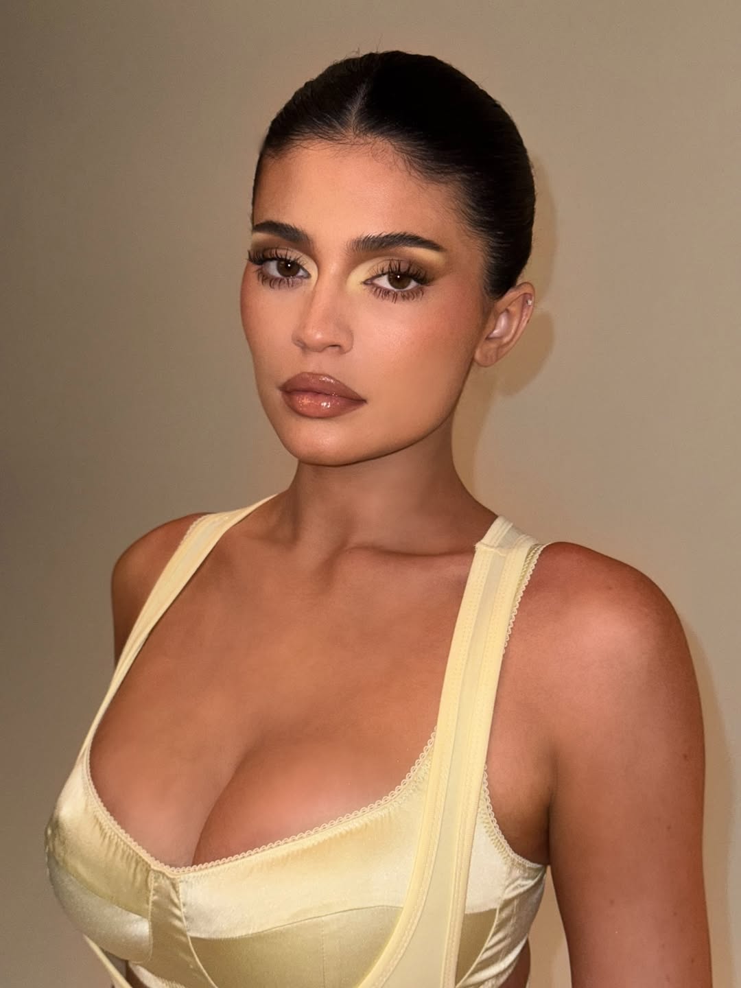 Access_Kardashian_100~0.jpg