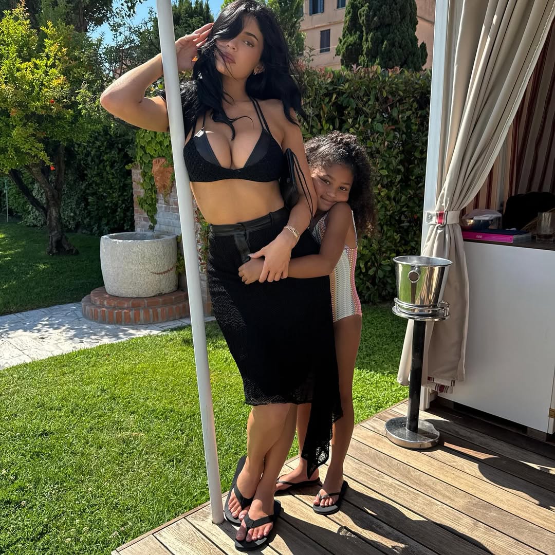 Access_Kardashian_10~9.jpg