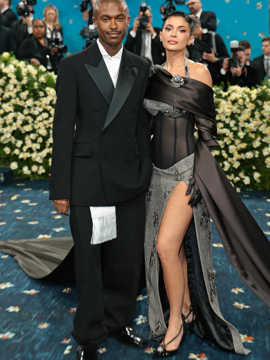 Access_Kardashian_14~3.jpg