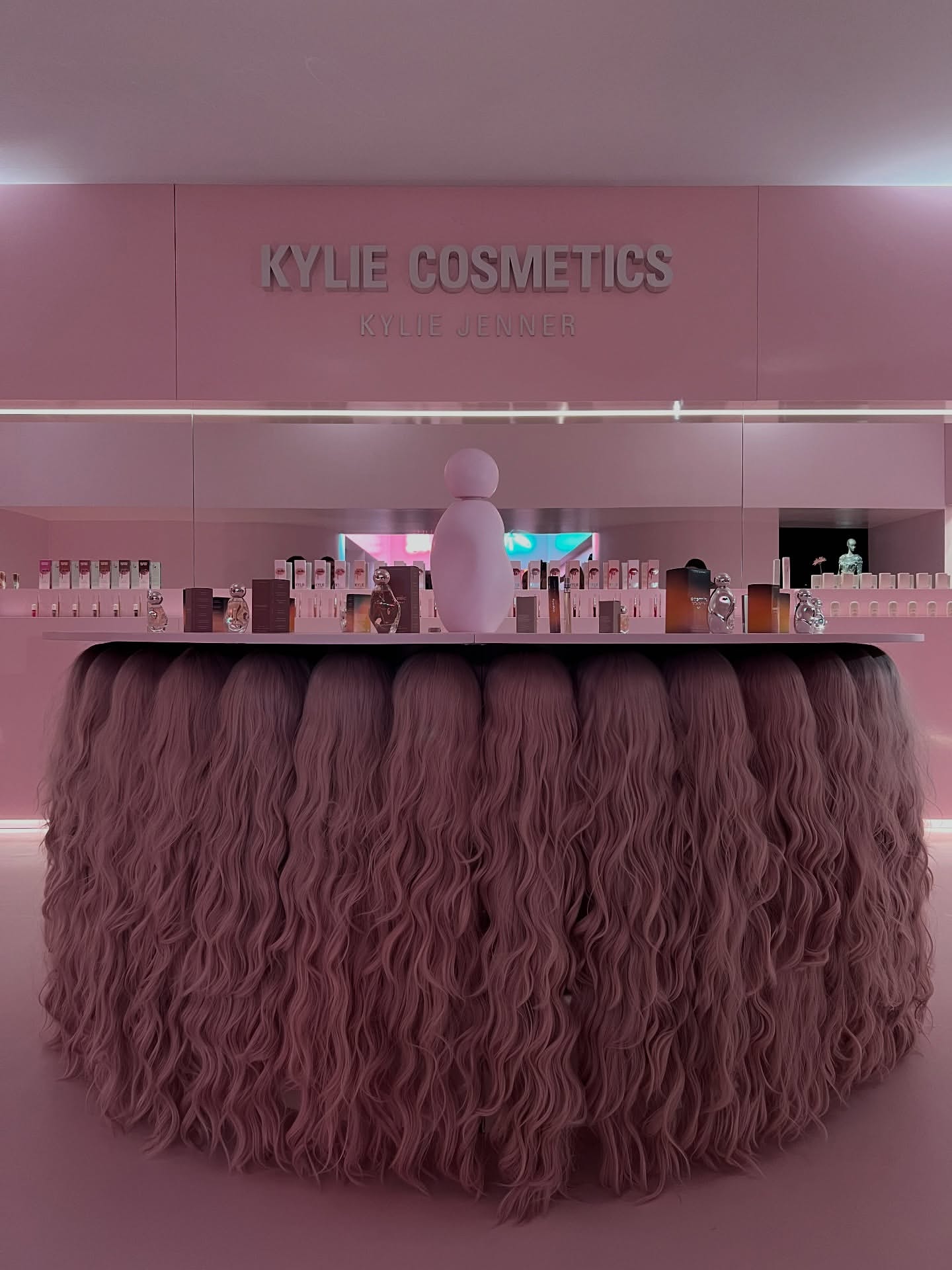 Access_Kardashian_16~9.jpg
