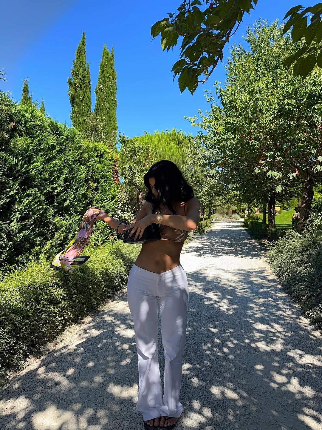 Access_Kardashian_19~1.jpg