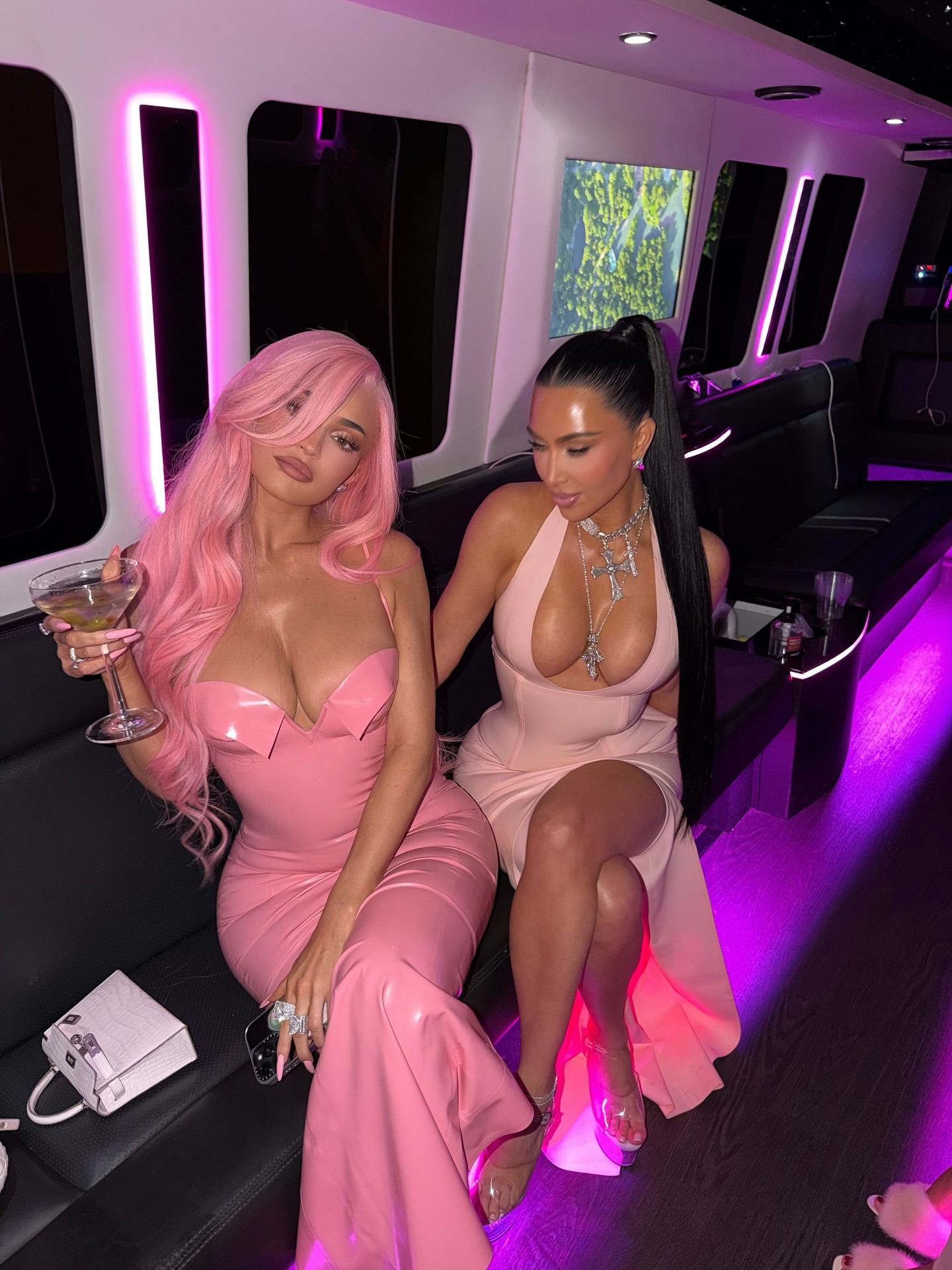 Access_Kardashian_19~5.jpg