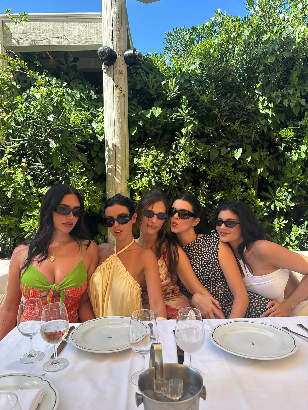 Access_Kardashian_41~0.jpg