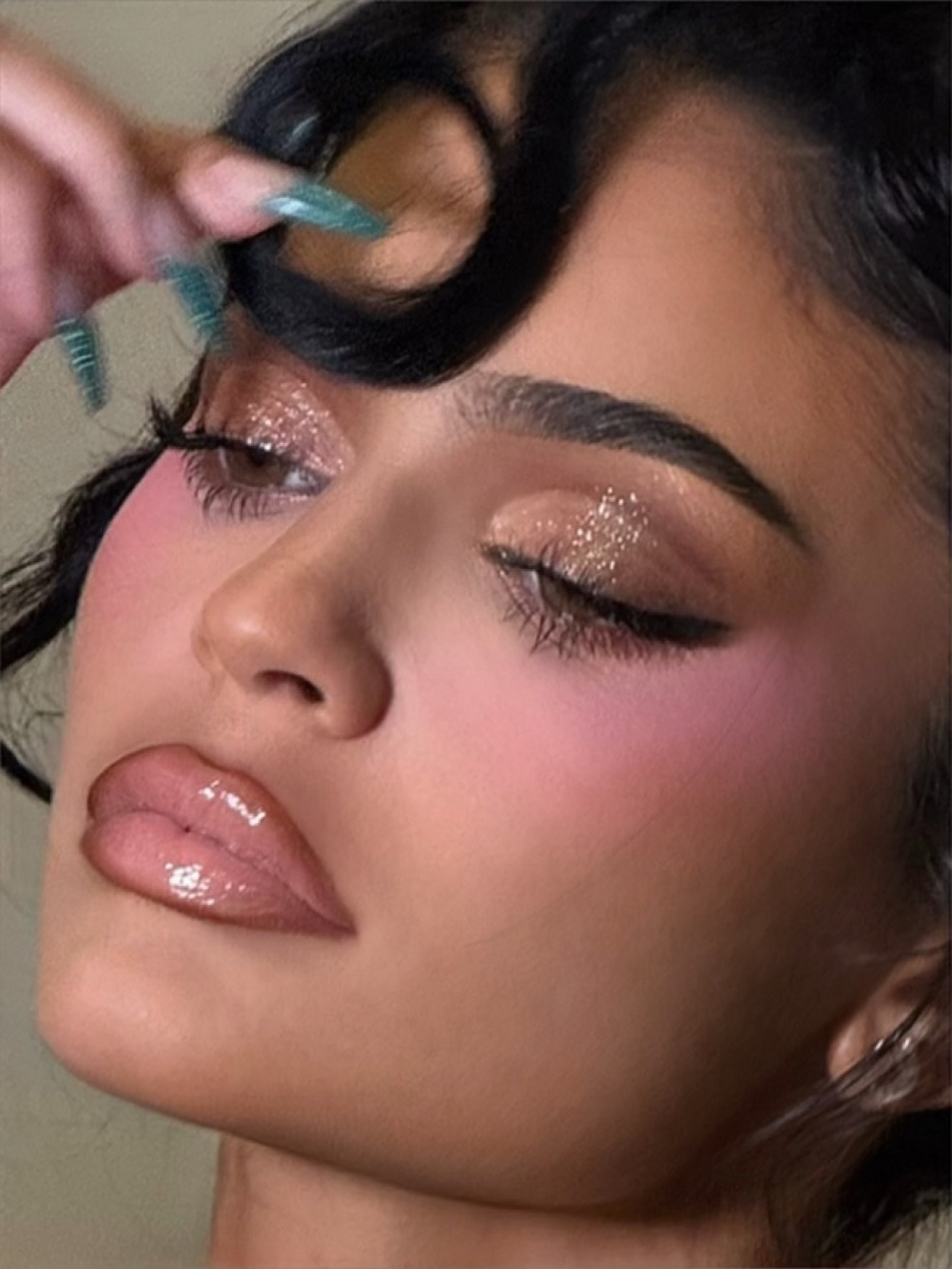 Access_Kardashian_46~2.jpg
