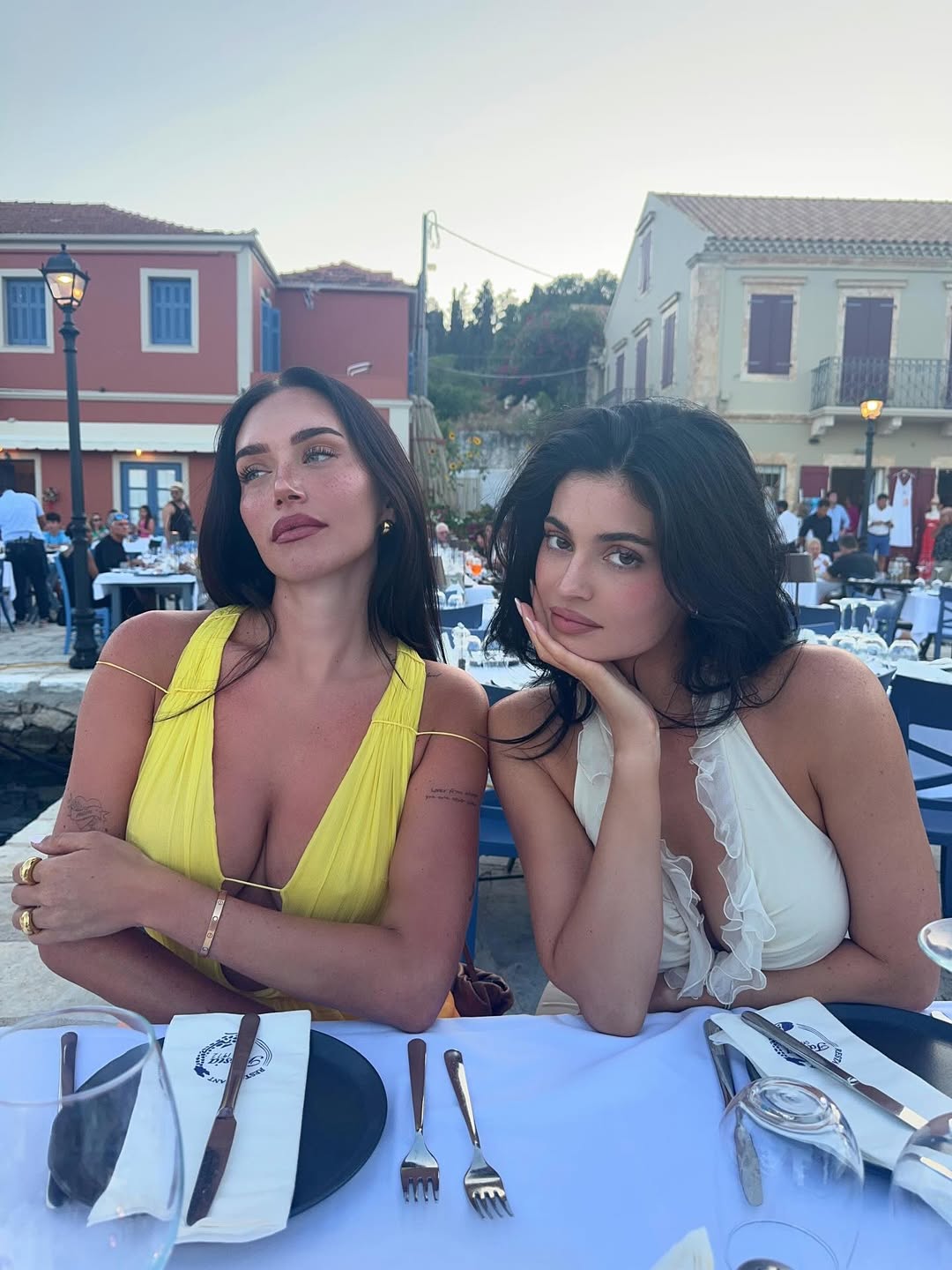 Access_Kardashian_48~1.jpg