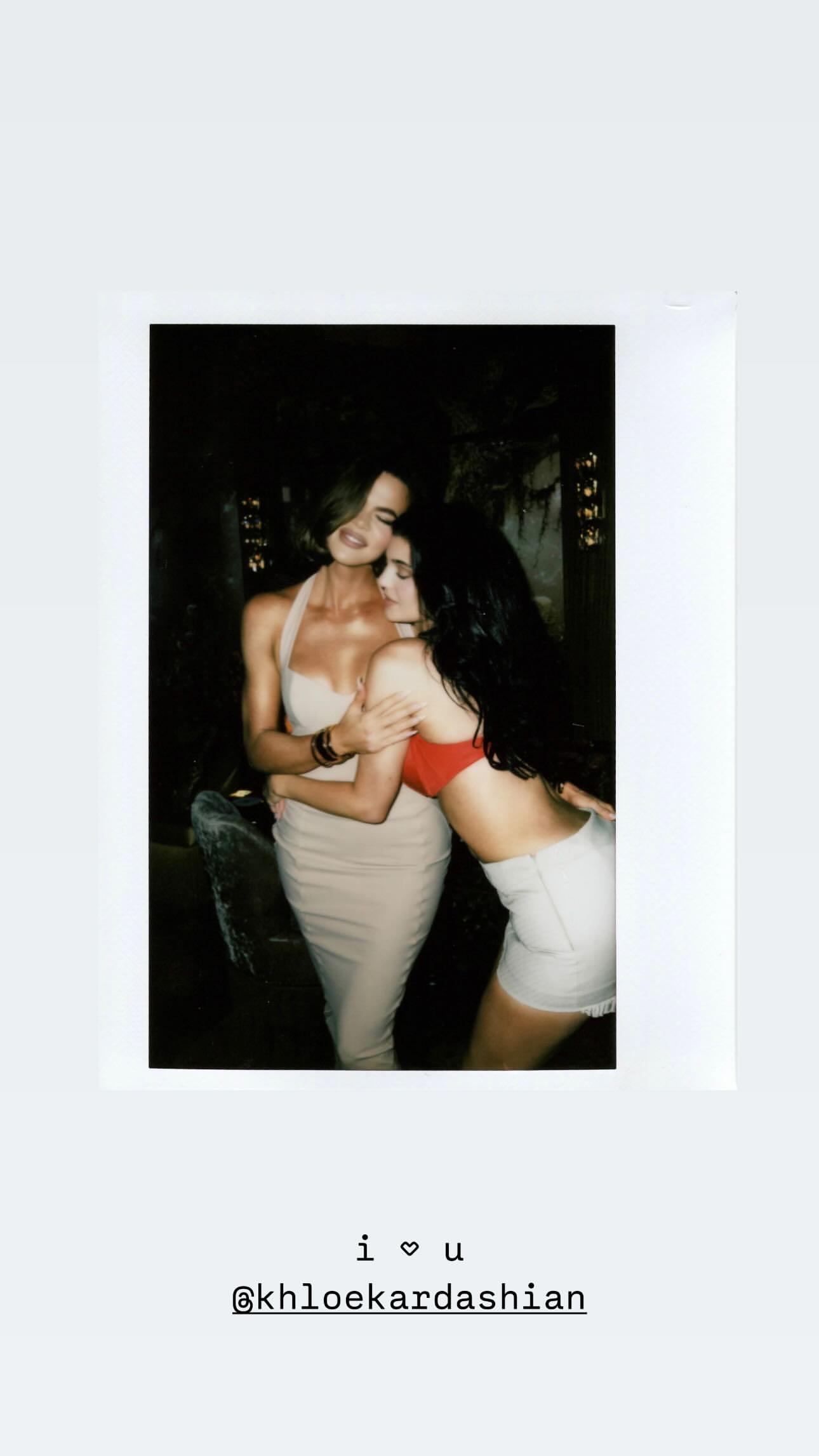 Access_Kardashian_4~10.jpg
