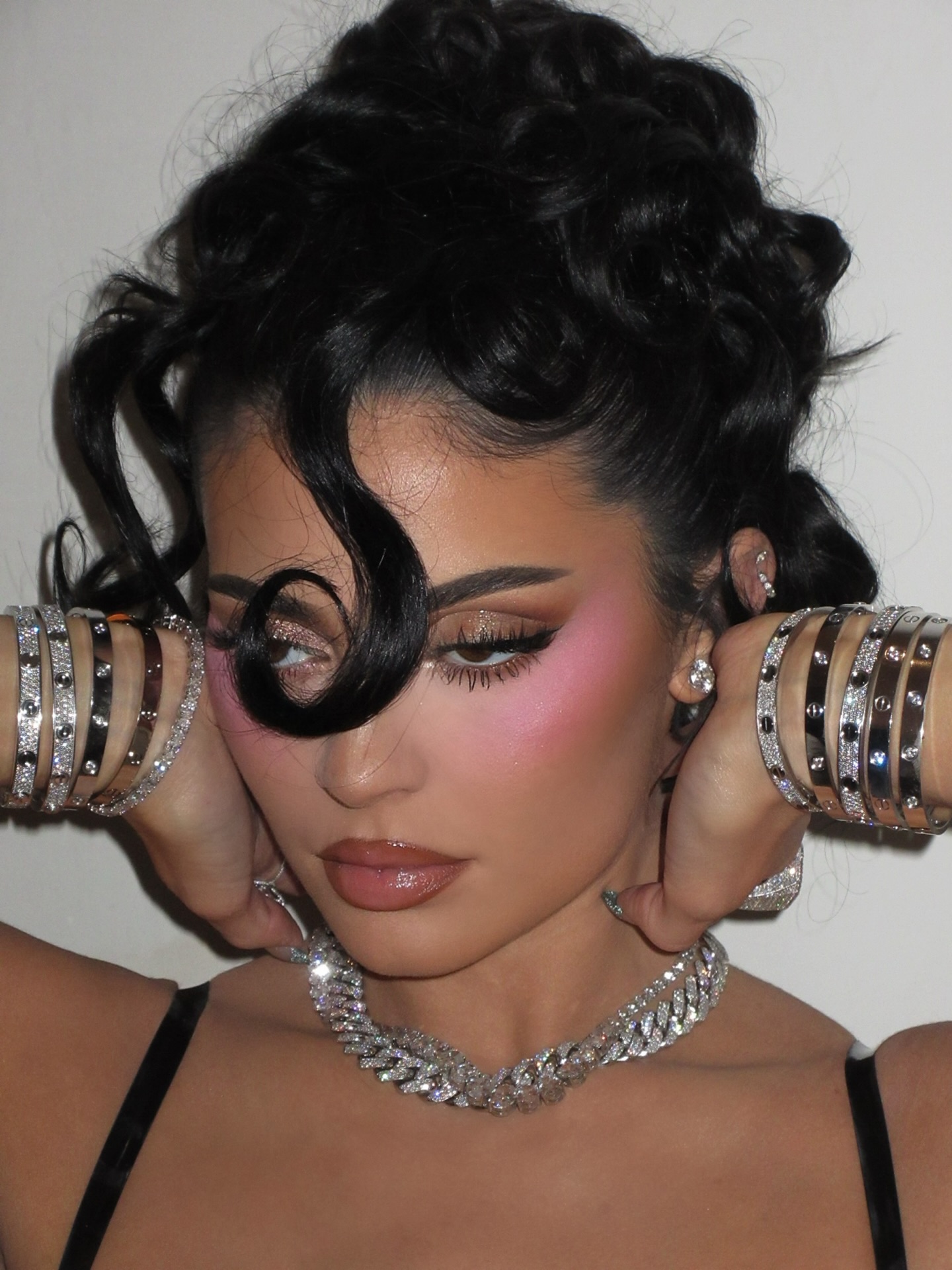 Access_Kardashian_50~2.jpg