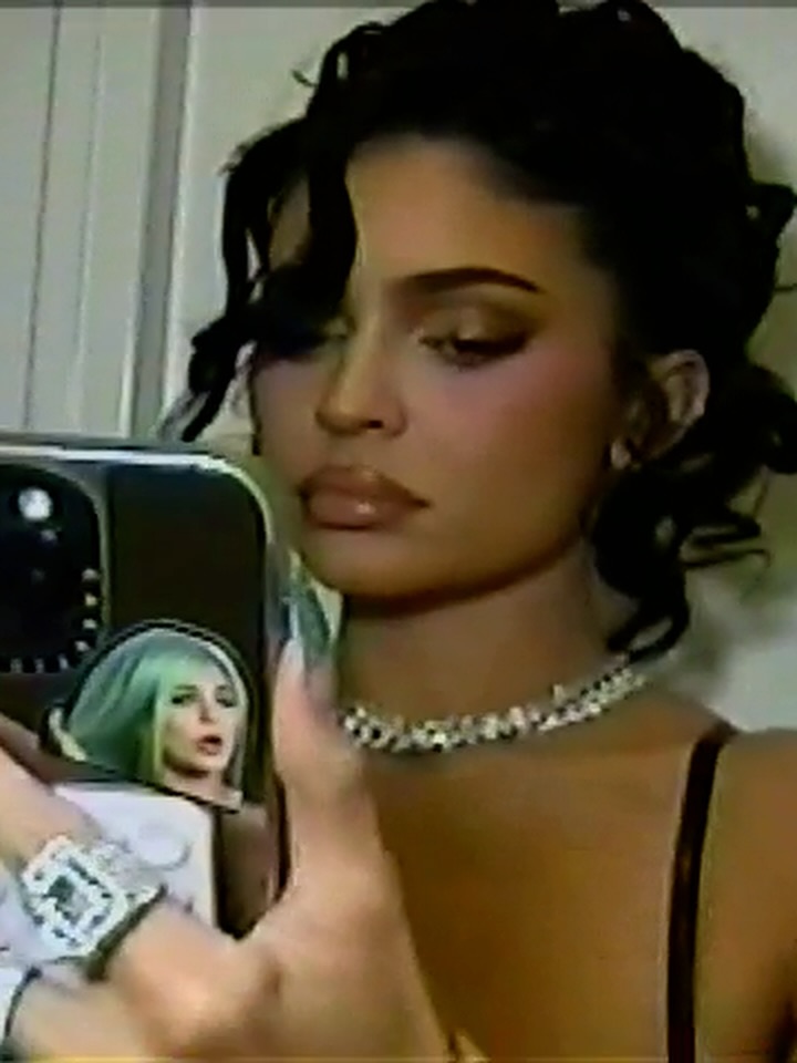 Access_Kardashian_51~2.jpg