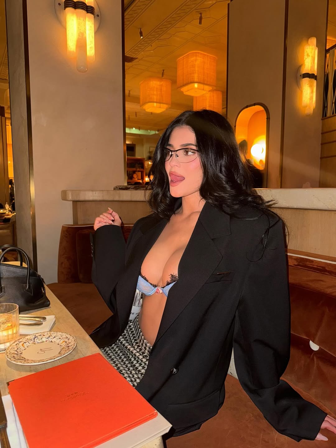 Access_Kardashian_5~22.jpg