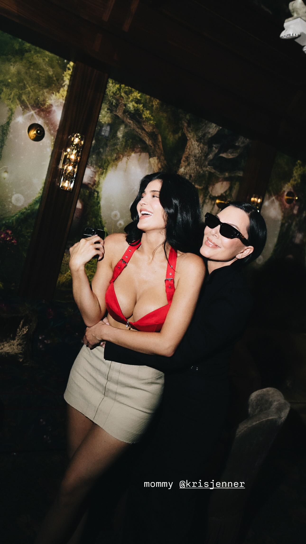 Access_Kardashian_5~9.jpg