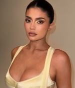 Access_Kardashian_100~0.jpg