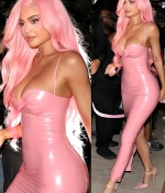 Access_Kardashian_11~12.jpg